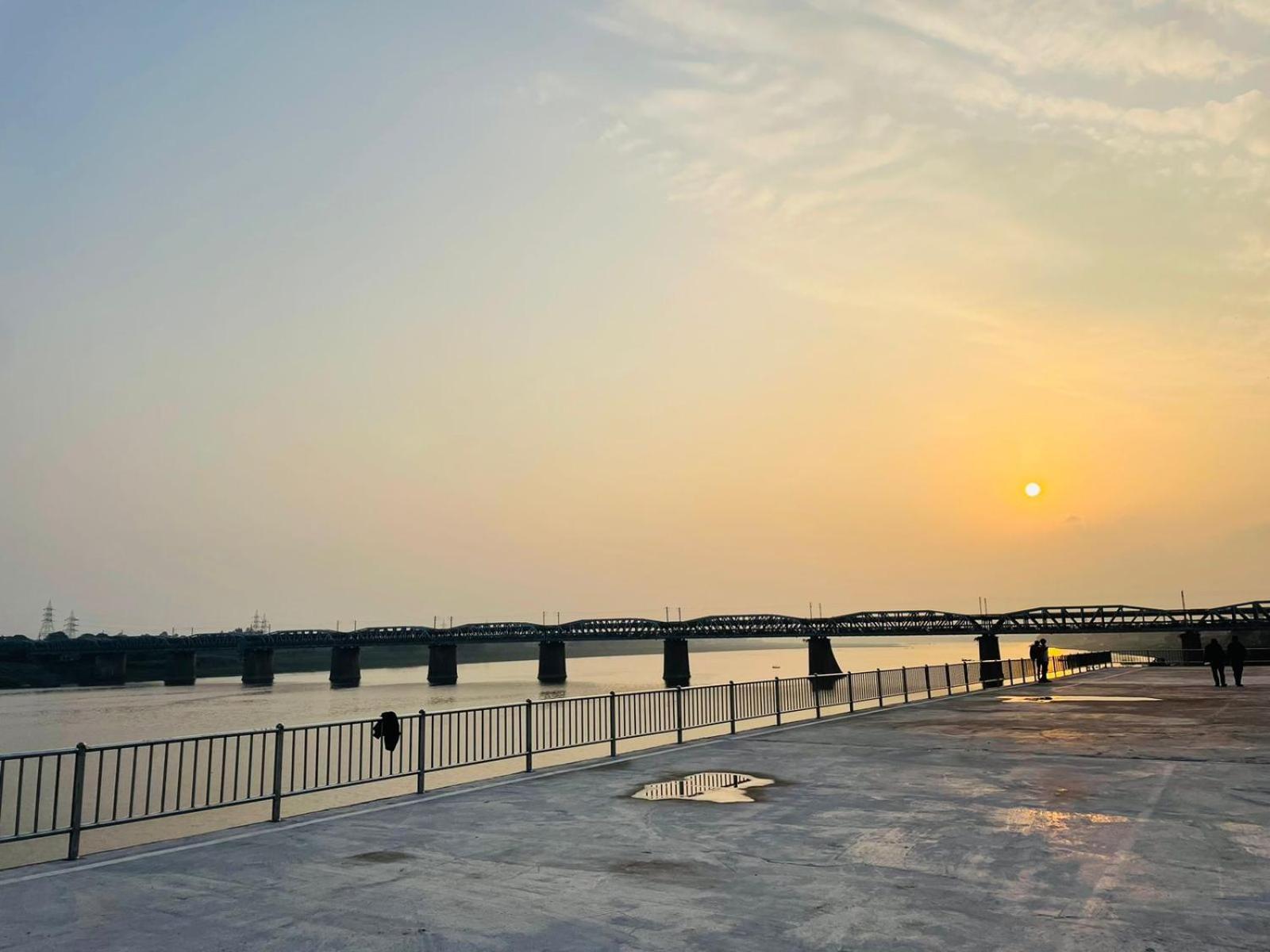Holidayy Inn Prayagraj Esterno foto