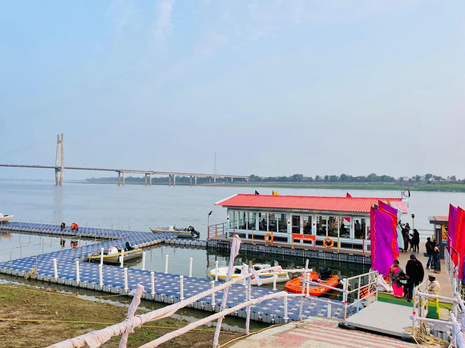 Holidayy Inn Prayagraj Esterno foto