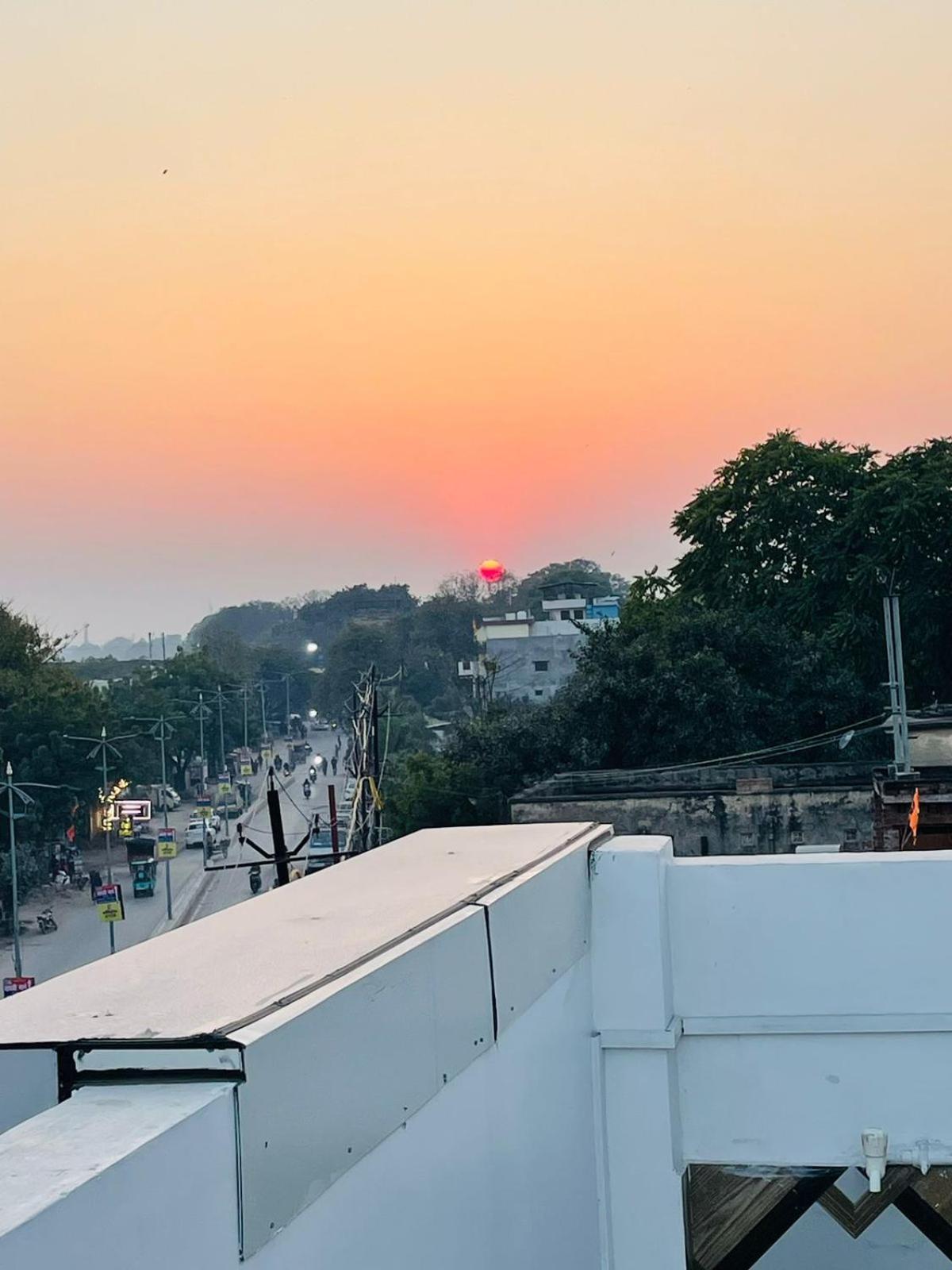 Holidayy Inn Prayagraj Esterno foto