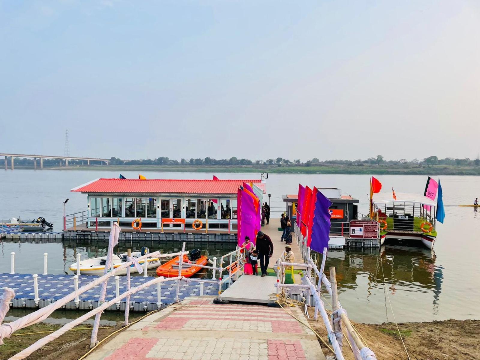 Holidayy Inn Prayagraj Esterno foto