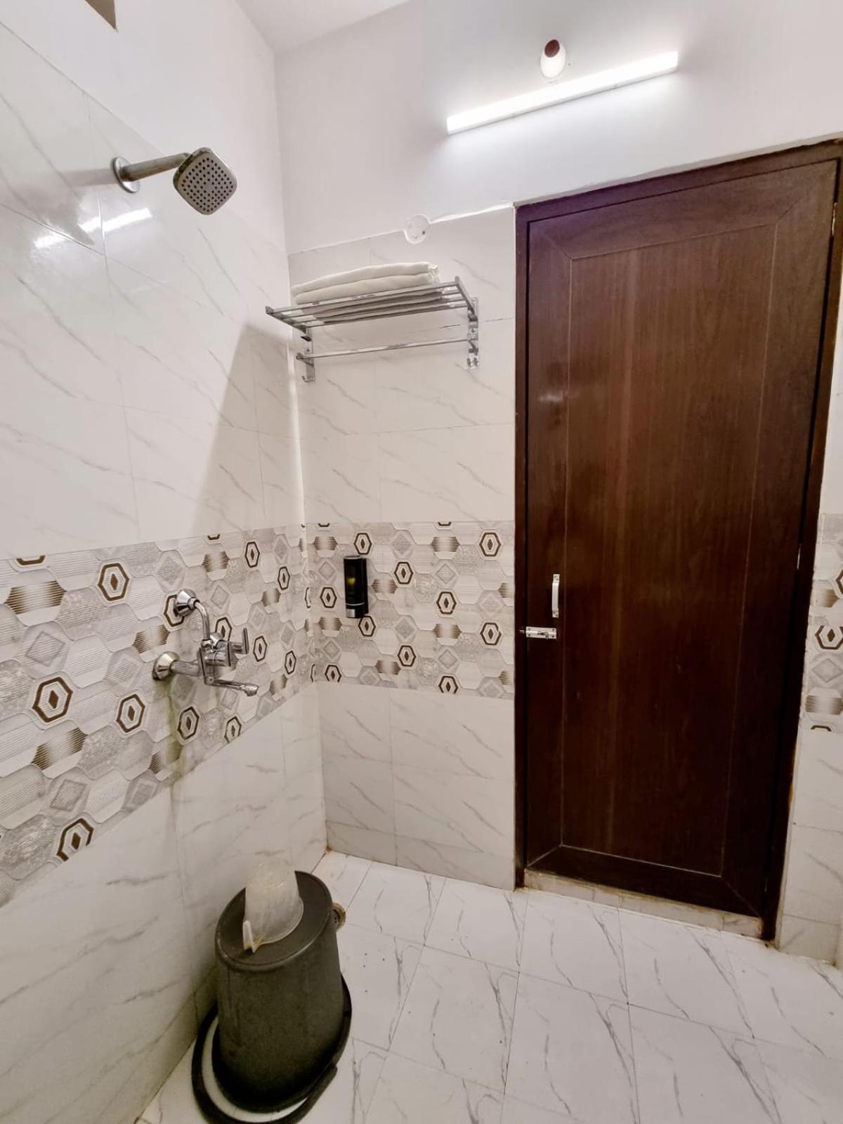 Holidayy Inn Prayagraj Esterno foto