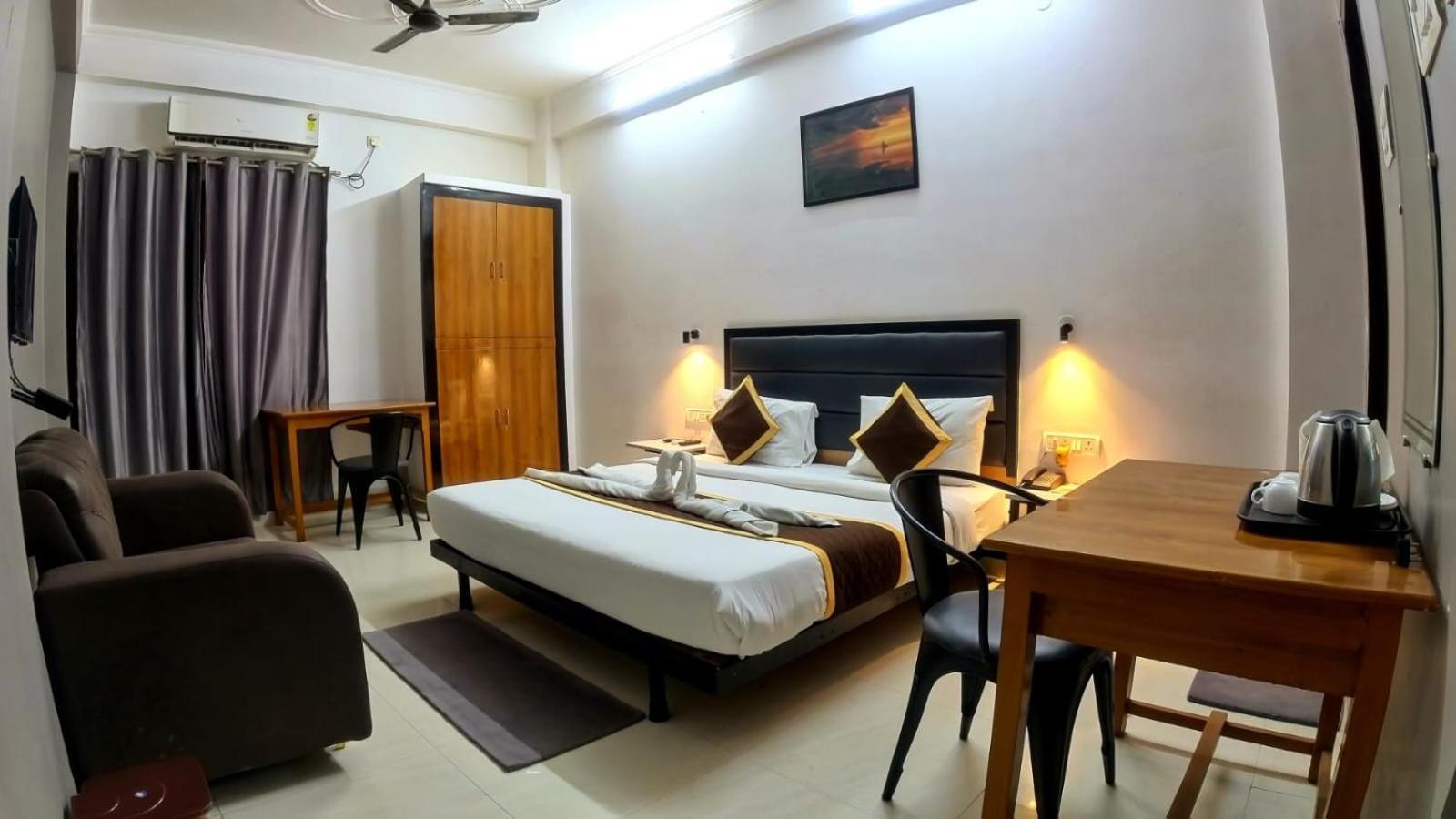 Holidayy Inn Prayagraj Esterno foto