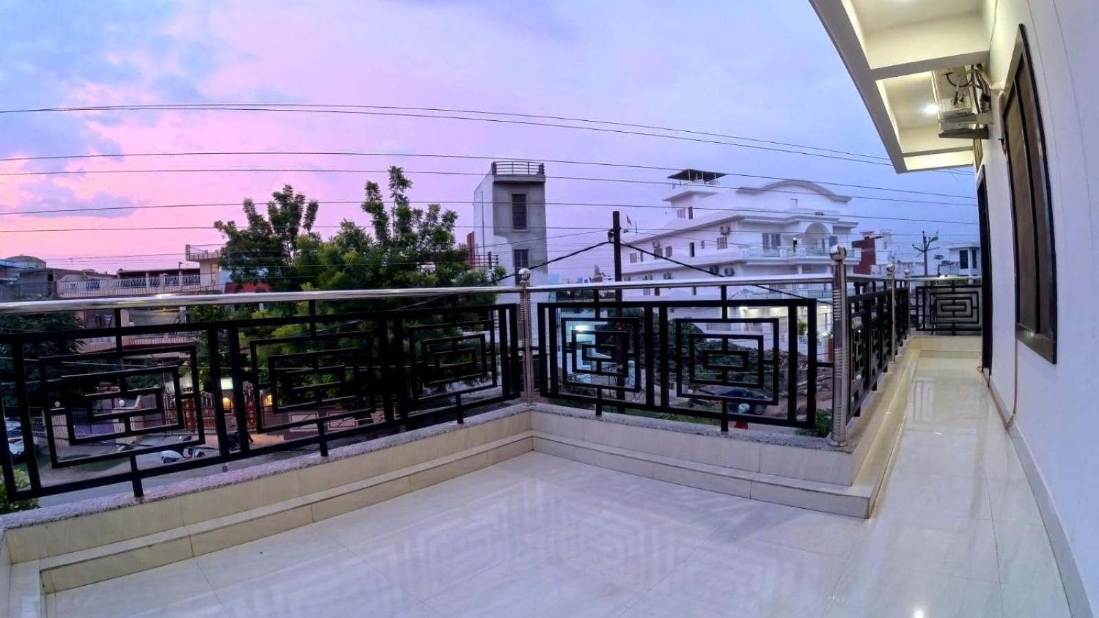 Holidayy Inn Prayagraj Esterno foto