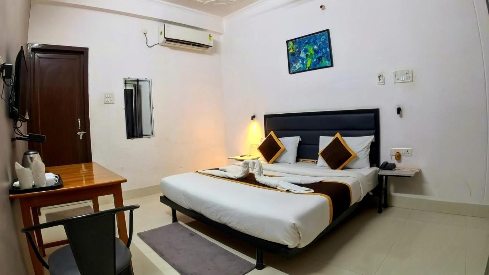 Holidayy Inn Prayagraj Esterno foto