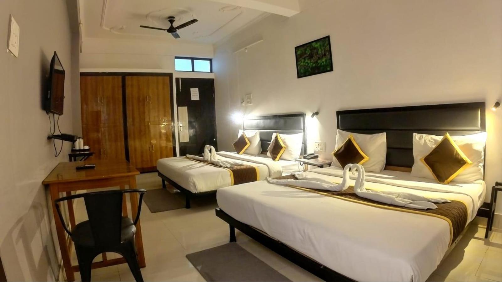 Holidayy Inn Prayagraj Esterno foto